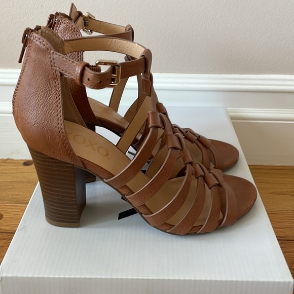 XOXO Tan Sandals - Picture 3 of 4